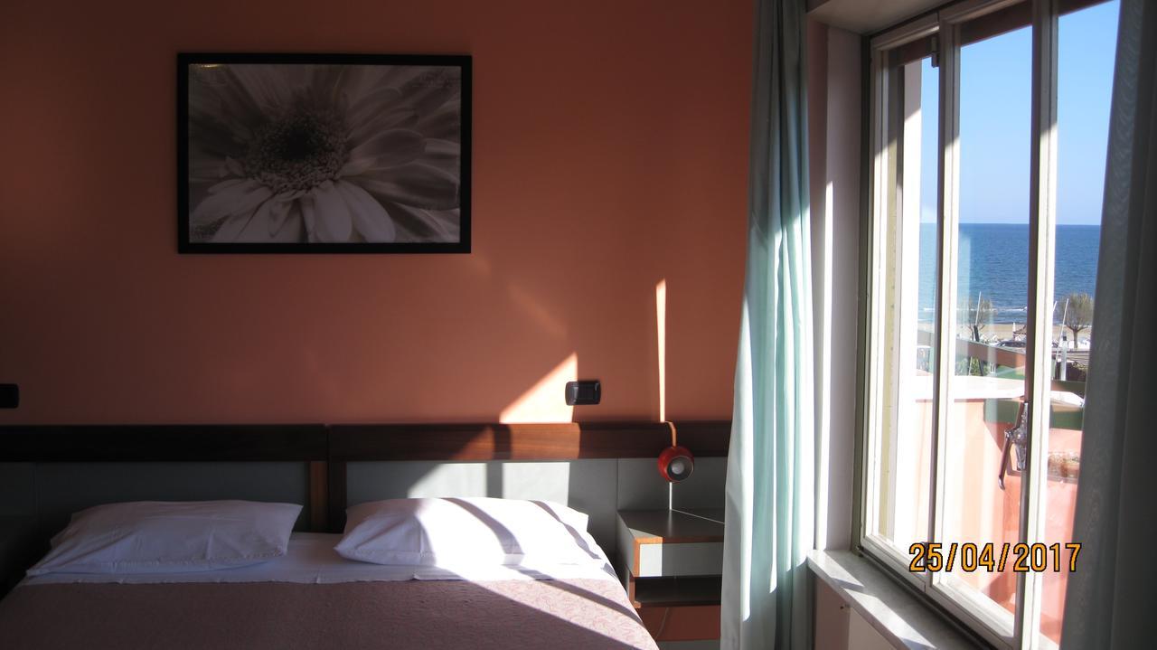Hotel Le Pleiadi San Felice Circeo Exterior photo