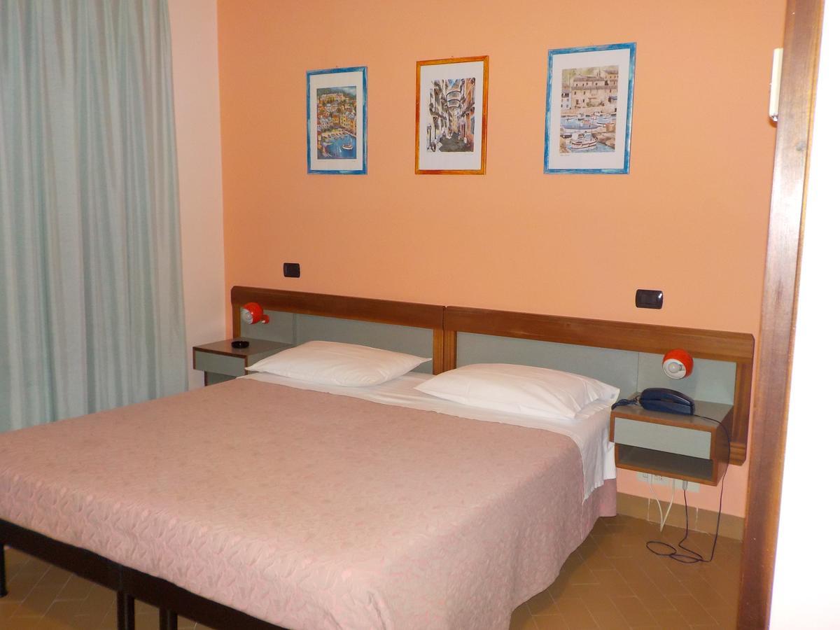Hotel Le Pleiadi San Felice Circeo Exterior photo